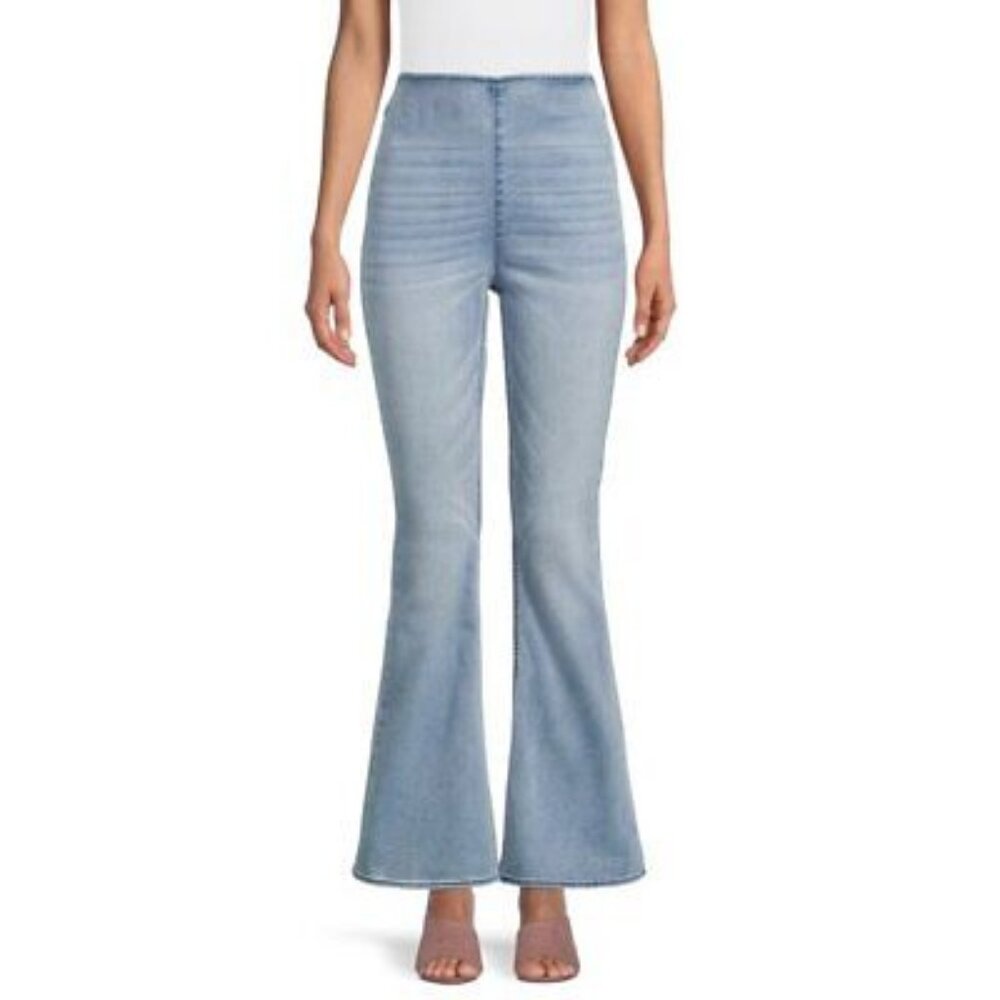 Tinseltown Women's Denim Flare Jeans Light Wash. * New With Tags * Med